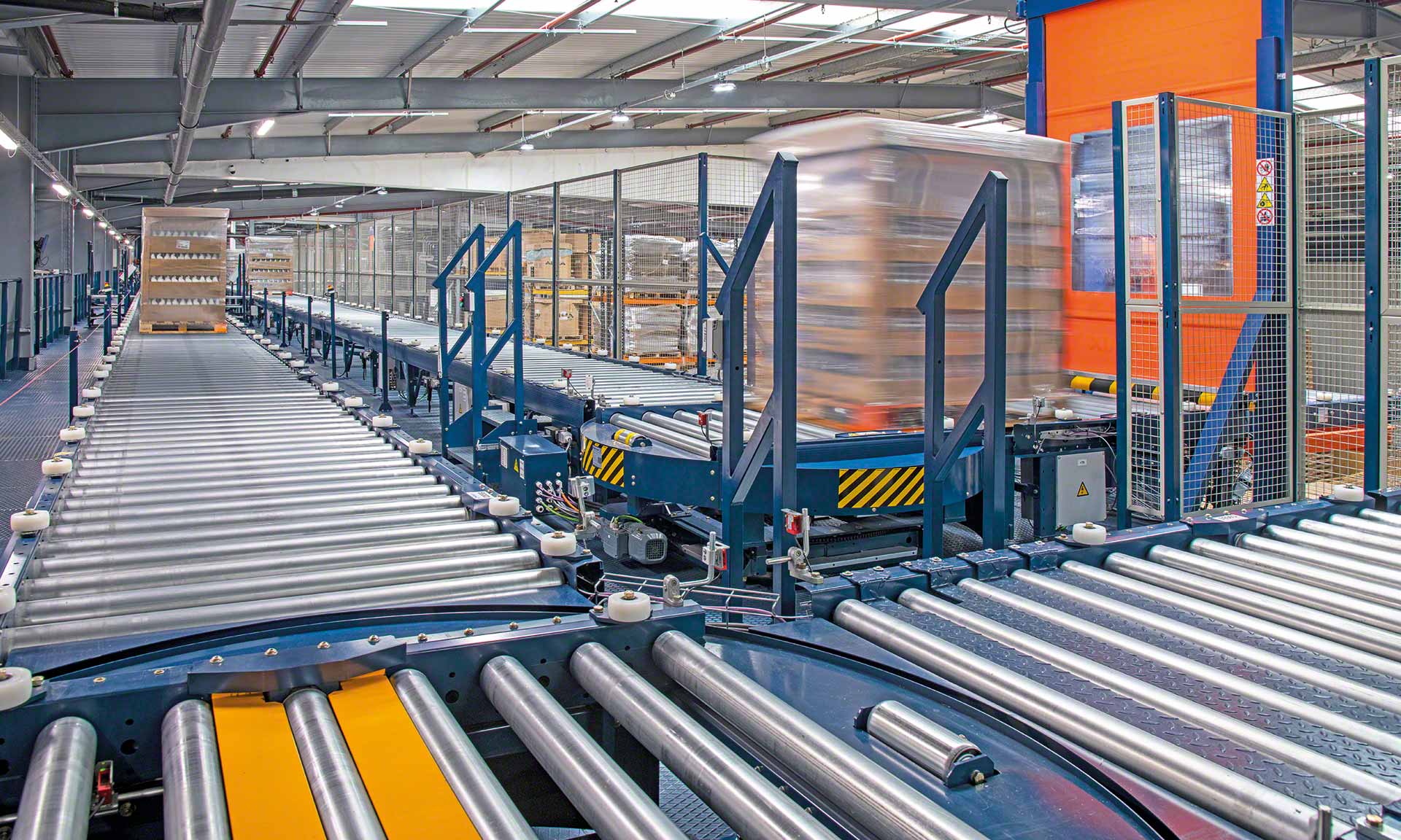Automatic truck loading and unloading systems - Interlake Mecalux