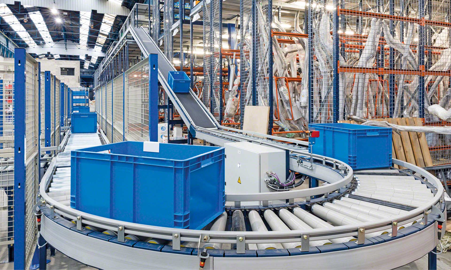 Incline conveyor: customized pathways in the warehouse