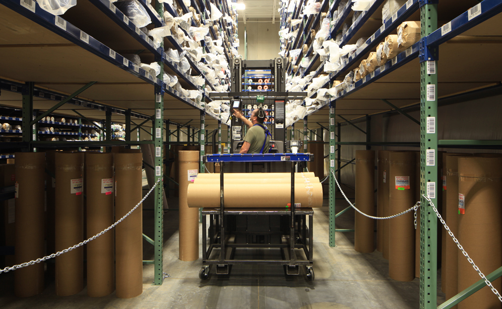 The storage warehouse mustn't only be able to hold tens of thousands of fabrics, also be able to locate a specific roll quickly