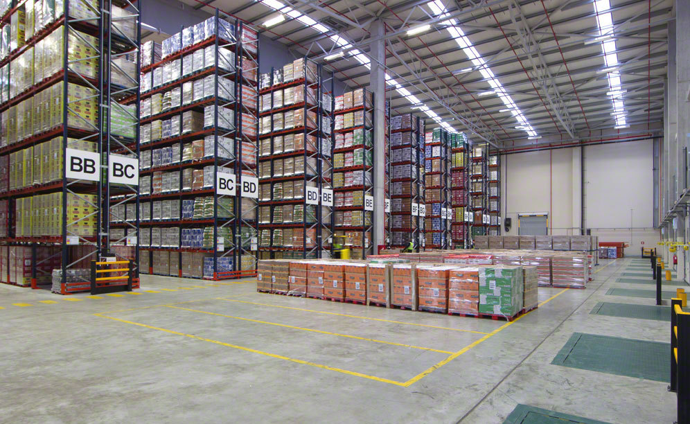 Warehouse B is equipped with Selective Pallet Rack of 427’ long