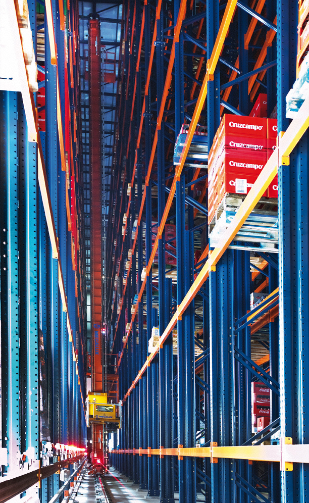 Mecalux installed seven stacker cranes single-mast in this clad-rack warehouse