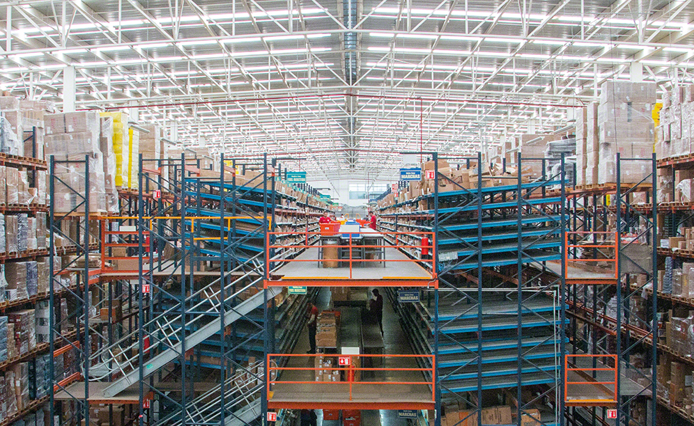 Mecalux supplied and installed a warehouse whose central core comprises two, three-storey picking blocks where order prep takes place