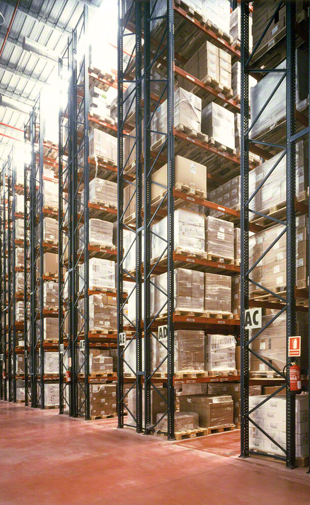 Phase 1 and 2: A ten-aisle warehouse with a capacity for 12,900 pallets of 32” x 48” in 50’ high racks