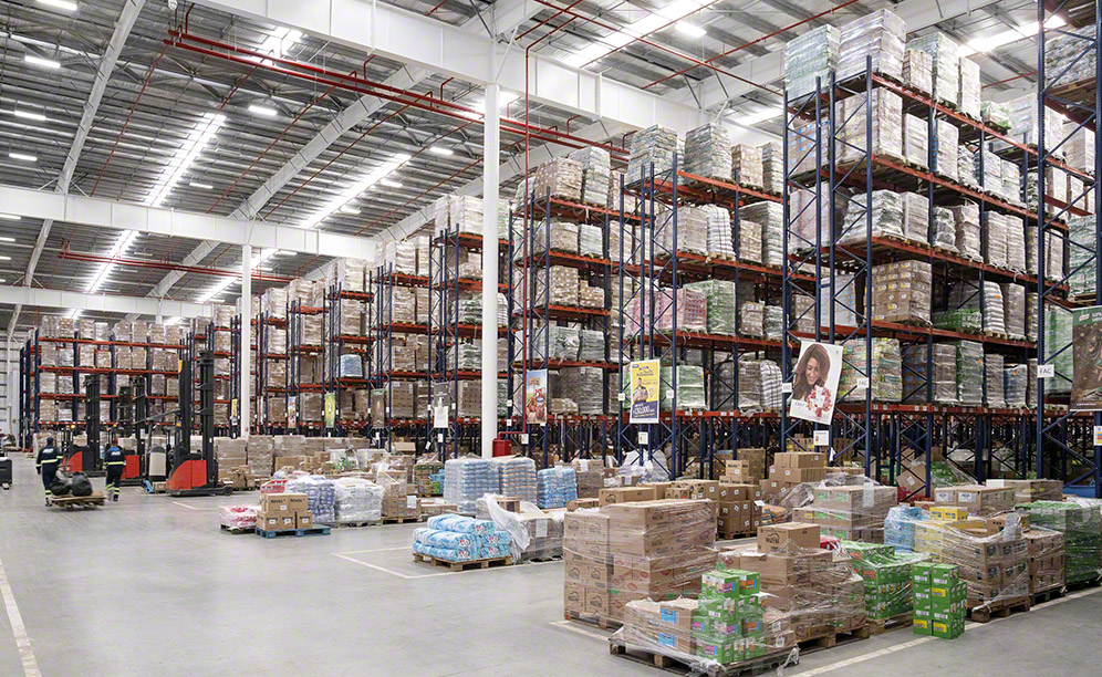 Interlake Mecalux has equipped the new Unilever distribution center in Uruguay with both single and double-deep pallet racking