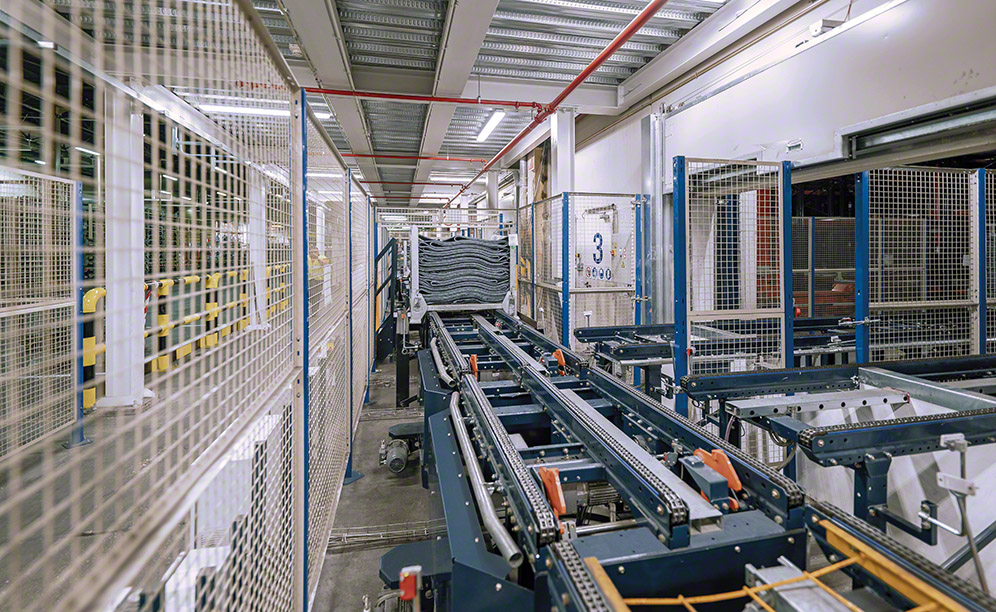 Automated rack-supported warehouse of Michelin integrated with manufacturing