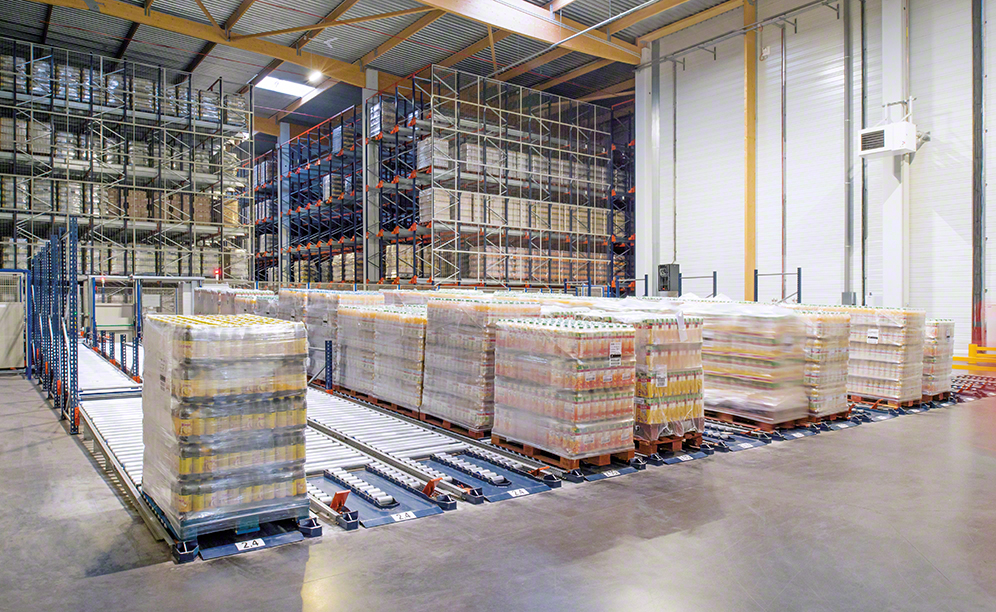 The warehouse can manage 2,500 incoming and outgoing pallets per day