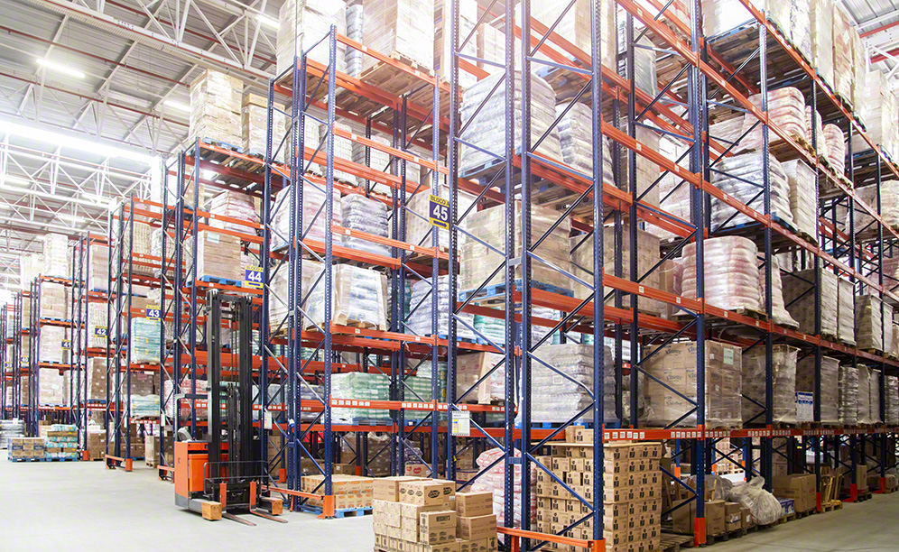 The pallet racks from Interlake Mecalux are 29.5’ high