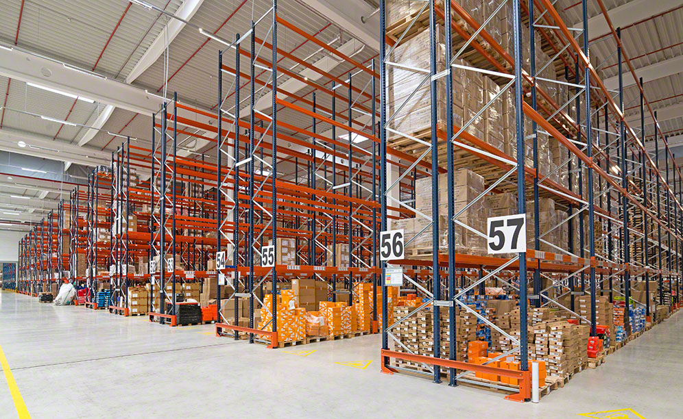 The racks installed enable Sportisimo to store 35,879 pallets